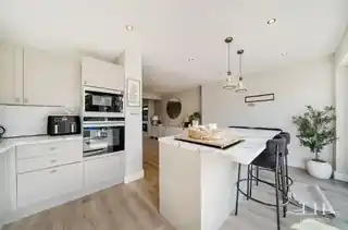 24 Chestnut Avenue, photo 3