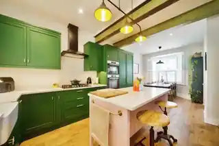 24 Cotleigh Road, photo 3