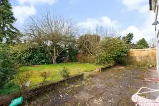 24 Court Drive, photo 2