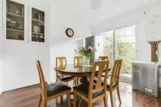 24 Cromer Road, photo 4