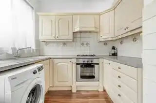24 Cromer Road, photo 3