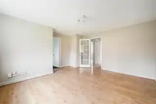 24 Donald Woods Gardens, photo 4