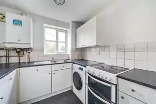 24 Donald Woods Gardens, photo 3