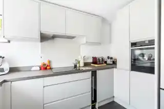 24 Dovecote Gardens, photo 4