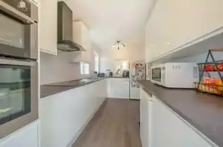 24 Fairmark Drive, photo 3