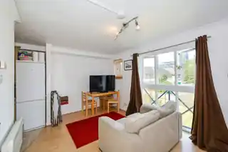 24 Farrow Lane, photo 3