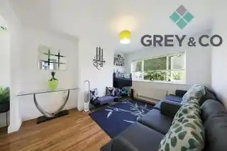 24 Fernwood Avenue, photo 2