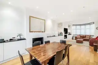 24 Friern Watch Avenue, photo 2