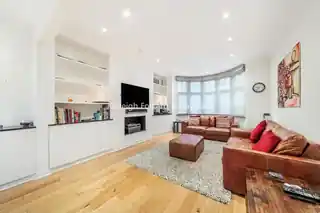 24 Friern Watch Avenue, photo 3