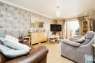 24 Fry Close, photo 3
