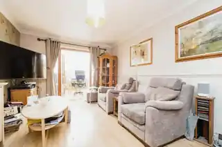 24 Fry Close, photo 2