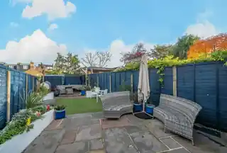 24 Gladstone Road, photo 2