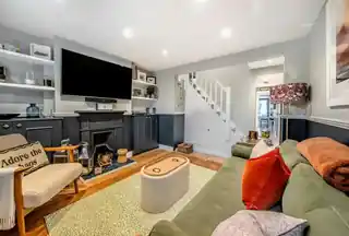 24 Gladstone Road, photo 3