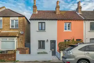 24 Gladstone Road, photo 4