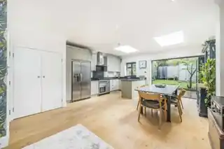 24 Glennie Road, photo 2