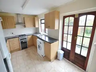 24 Groveland Way, photo 3