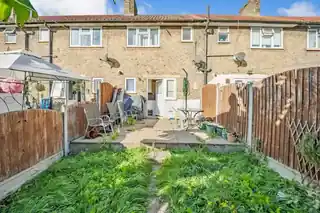 24 Haresfield Road, photo 3