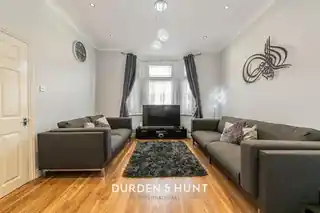 24 Henley Road, photo 2