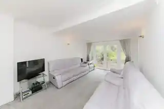 24 Highview Gardens, photo 3