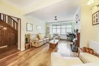 24 Hillcross Avenue, photo 3