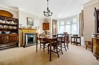 24 Hillside Gardens, photo 3