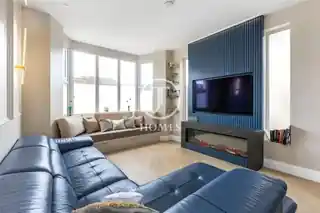 24 Holders Hill Drive, photo 2