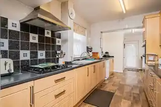 24 Langdale Drive, photo 3