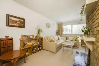 24 Langham House Close, photo 2