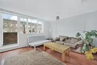 24 Lilian Close, photo 2