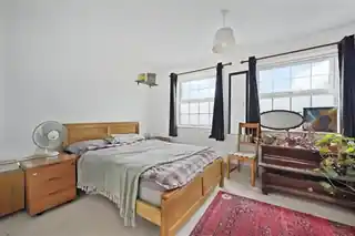 24 Lilian Close, photo 4