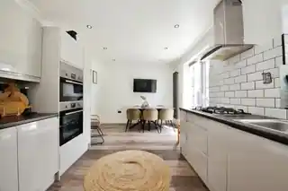 24 Listowel Road, photo 3
