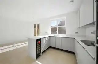 24 Lushington Drive, photo 3