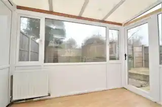 24 Manordene Road, photo 3