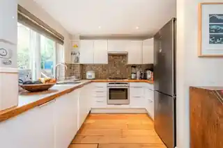 24 Orchard Close, photo 4