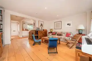 24 Orchard Close, photo 3