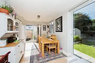 24 Park Avenue, photo 2