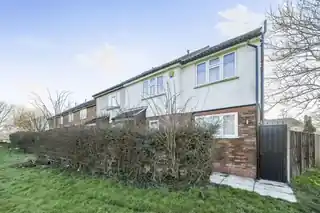 24 Peal Gardens, photo 2