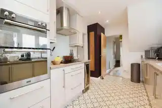 24 Pettits Close, photo 4