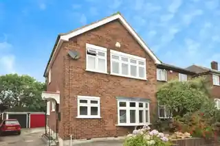 24 Pettits Close, photo 2