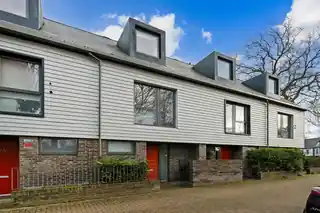 24 Riverbank Way, photo 4