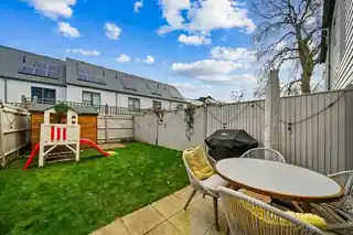 24 Riverbank Way, photo 3