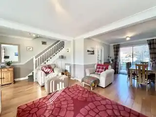 24 Rushdene Close, photo 2