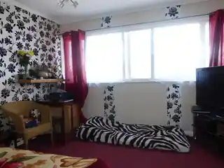 24 Saxonbury Close, photo 3