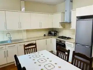 24 Shirehall Lane, photo 4