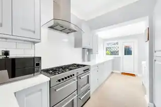 24 Springfield Road, photo 3