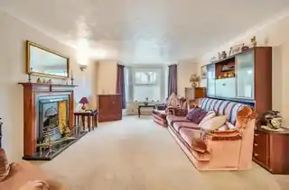 24 Stanley Close, photo 2