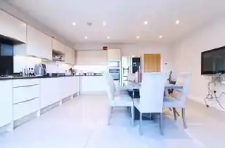 24 Surridge Close, photo 4