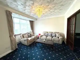 24 Thorncliffe Road, photo 3