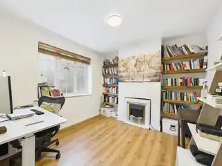 24 Woburn Avenue, photo 2