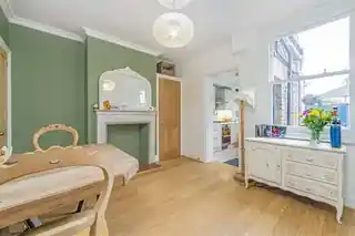 24 Wolsey Road, photo 4